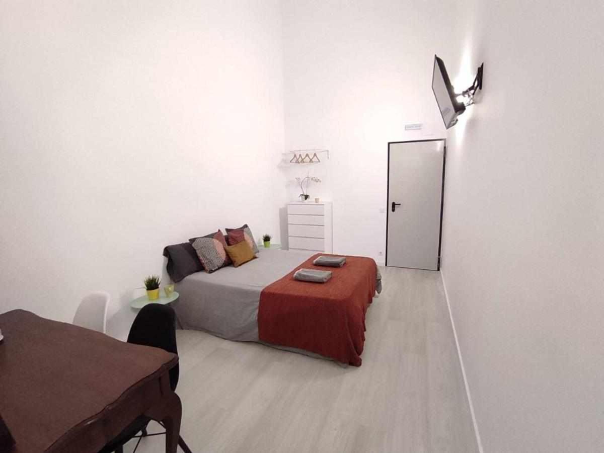 Hostal Urban Basic 略夫雷加特河畔奥斯皮塔莱特 外观 照片