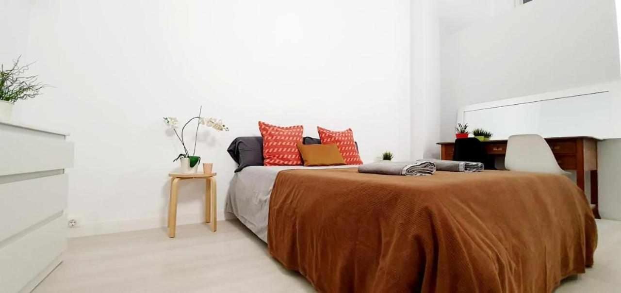 Hostal Urban Basic 略夫雷加特河畔奥斯皮塔莱特 外观 照片
