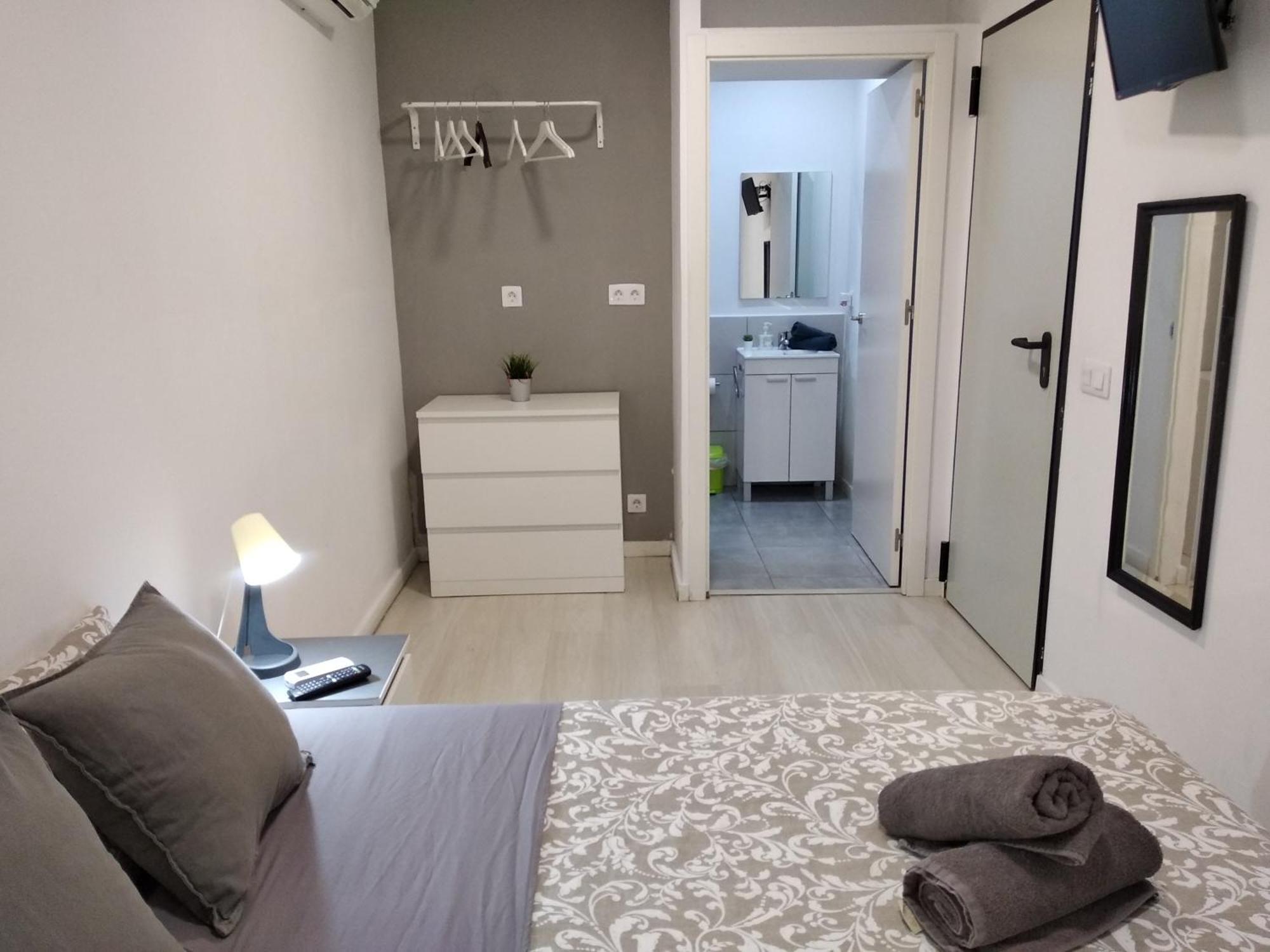Hostal Urban Basic 略夫雷加特河畔奥斯皮塔莱特 外观 照片
